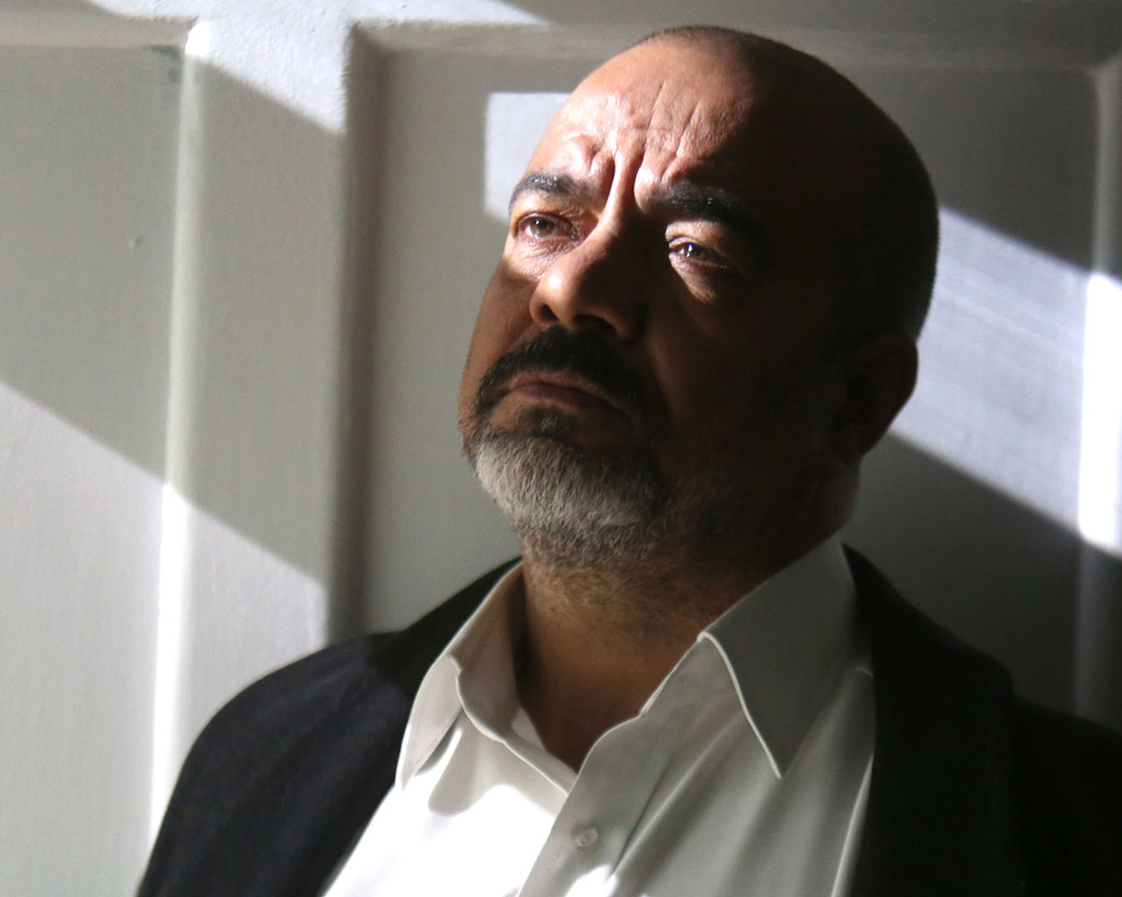 فیلم خون شد رو هم با بازی اقا خانی